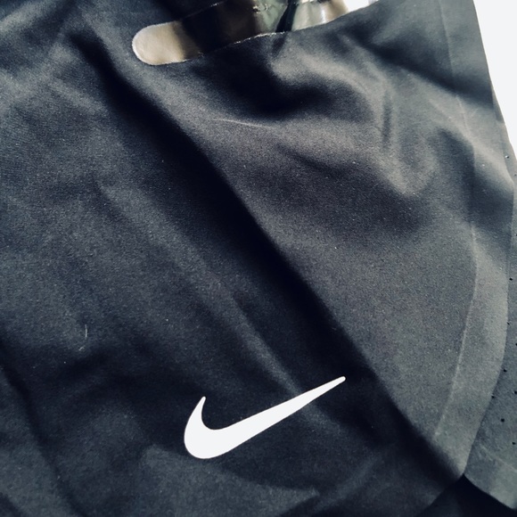 -———- SOLD ———Nike Dri Fit Running Shorts Medium - Picture 5 of 7